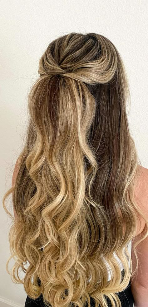 Bridesmaid Hair Down And Curled, Half Up Down Hairstyles Wedding, Hair Down Hoco Hairstyles, Gala Hairstyles Long Hair, Brunette Half Up Wedding Hair, Teased Half Up Half Down Wedding Hair, Bridal Wedding Hair Half Up Half Down, Bridesmaid Hairstyles Fall Wedding, Flowy Half Up Half Down Hair