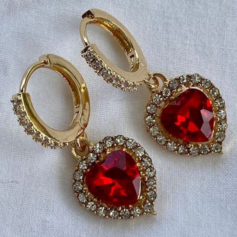 Caraval Scarlett, Scarlett Dragna, Lizzie Hearts, Earrings Aesthetic, Red Accessories, Red Jewelry, Jewelry Fashion Trends, Girls Necklaces, Girly Jewelry