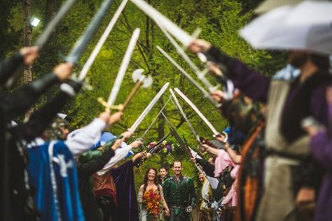 Elvish Wedding, Lotr Wedding, Castle Party, Groomsmen Getting Ready, Wedding Game, Geek Wedding, Viking Wedding, Medieval Wedding, Fairy Wedding