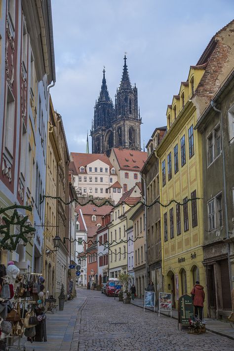 Meissen is a small town of about 30,000 residents in the free state of Saxony in Germany. But despite it's relatively small size, it's been a prominent part of Saxony and is often referred to as the 'Cradle of Saxony'. Located on the banks of river Meisabach, the current town was founded as a German town in the year 928AD. German Architecture, Visit Germany, Austria Travel, Free State, Saxony, Europe Travel Destinations, Academia Aesthetic, Central Europe, Europe Travel Tips