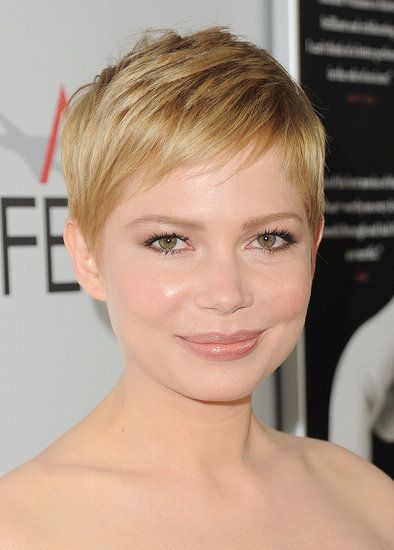 Perfect Hairstyles for Every Season: Look Great Year-Round Michelle Williams Hair, Chinese Theater, Crop Hair, Celebrity Skin, Super Short Hair, Michelle Williams, Very Short Hair, Short Pixie Haircuts, Hair Crush