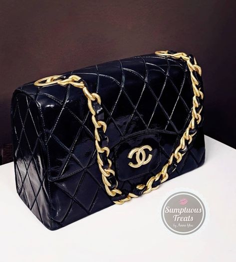 Classic Chanel Patent Leather Bag Cake #chanelbagcake #chanelflapbag #chanelcakes #chanelpursecake #chanelbackbag #pursecakes #customcakes #torontocakes #specialtycakes #markhamcakes www.instagram.com/sumptuoustreats Chanel Purse Cake, Chanel Bag Cake, Bag Cakes, Purse Cakes, Chanel Cake, Sushi Cake, 40th Cake, Dad Birthday Cakes, Purse Cake