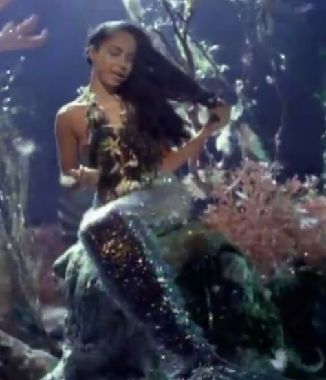 Still shot from Sade's video for "No Ordinary Love," in which she plays a mermaid searching for her human love. <3 No Ordinary Love, Sade Adu, Dark Mermaid, Fantasy Mermaids, Mermaid Pictures, Mazzy Star, Mermaid Aesthetic, Black Mermaid, Mermaids And Mermen