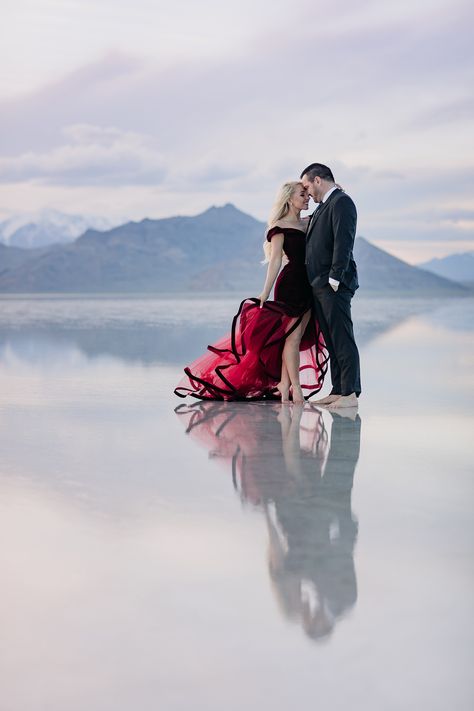 Bonneville Salt Flats Formal Couples Engagement session in Utah Formal Couples, Outfit Inspiration For Men, Aviation Wedding Theme, Fall Engagement Pictures Outfit, Funny Engagement Photos, Salt Flats Utah, Fall Engagement Pictures, Engagement Picture Outfits, Spring Engagement Photos