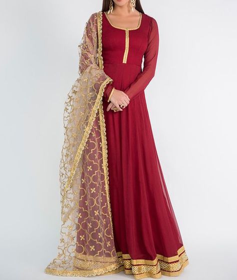 Long Frock Designs For Women, Frocks Designs For Women, Indian Long Frocks, Long Frocks Designs, Gotta Patti Work, Asian Clothes, Combination Dresses, Shadi Dresses, Gown Party Wear