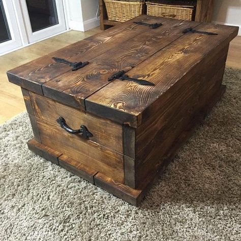 Rustic Trunk Coffee Table, Coffee Table Plans, Bambi Disney, Wood Trunk, Coffee Table Trunk, Chest Coffee Table, Wooden Pallet Projects, Ways To Organize, Diy Holz