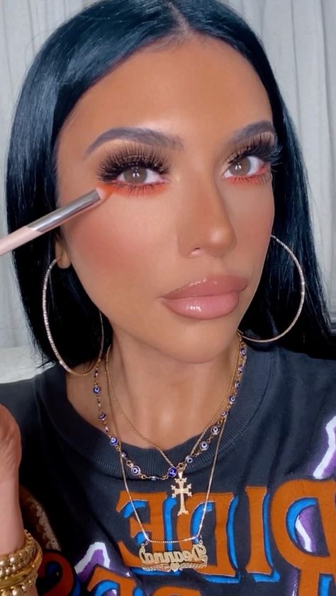 Orange Waterline Makeup, Under Eye Eyeshadow Looks, Red Waterline Makeup, Coloured Makeup, Under Eye Makeup, Soft Makeup Looks, Doll Faces, White Eyeliner, Slick Hairstyles