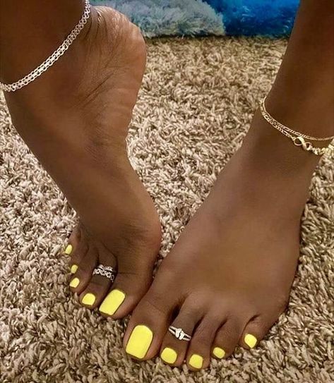 Prettyfeet Ebony Babe🎅🏾🎄🎁💯👣🔥🔥🔥🍆💦💦💦 Yellow Toe Nails, Simple Toe Nails, Mermaid Summer, Feet Nail Design, Pedicure Colors, Gel Toe Nails, Acrylic Toe Nails, Toe Nail Color, Acrylic Toes