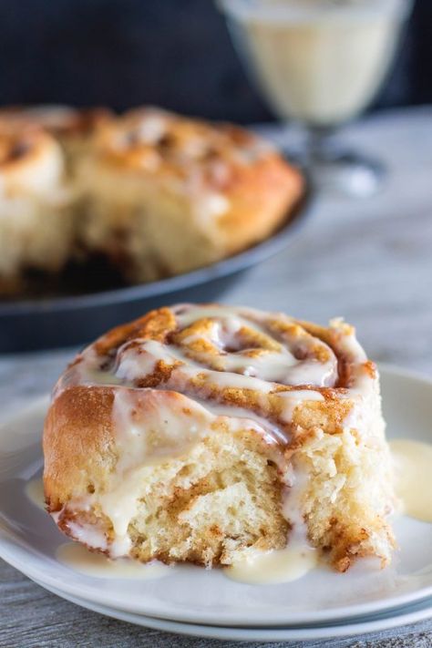 The absolute best cinnamon roll recipe ever! These cinnamon rolls are a family tradition of soft, fluffy, sweet, melt in your mouth goodness. Perfect for fall and the holidays! Best Cinnamon Roll Recipe, Cinnabon Cinnamon Rolls, Cinnamon Roll Recipe Homemade, Apple Cinnamon Rolls, Best Cinnamon Rolls, Breakfast Rolls, Cinnamon Recipes, Cinnamon Rolls Homemade, Roll Recipe