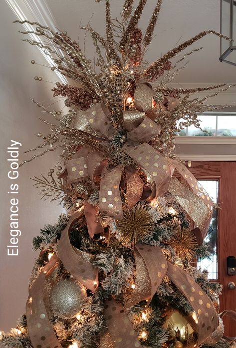 Champagne Christmas Tree Topper, Cream And Gold Christmas Tree, Advent Decor, Christmas Tree Toppers Unique, Champagne Christmas Tree, Christmas Tree Colour Scheme, Gold Christmas Tree Topper, Champagne Christmas, Christmas Tree Decorations Ribbon