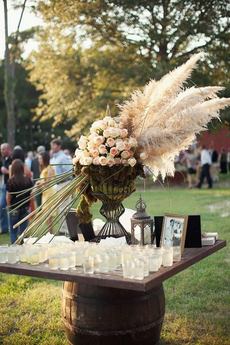 Wedding Drink Bar, Cocktail Hour Decor, Minimalist Dekor, Grass Wedding, Inexpensive Wedding, Wedding Drink, Deco Floral, Wedding Destination, Pampas Grass