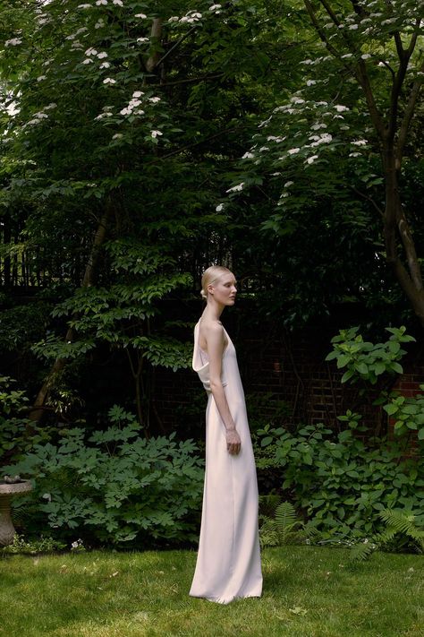 Garden Editorial, Nature Editorial, Park Shoot, Garden Shoot, Forest Fashion, Nature Photoshoot, Adam Lippes, Photographie Portrait Inspiration, Resort 2020