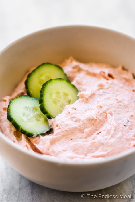 Salmon Mousse Recipe, Salmon Mousse Recipes, Smoked Salmon Mousse, Mouse Recipes, Salmon Mousse, One Bite Appetizers, Appetizers Healthy, Smoked Salmon Dip, Cucumber Bites