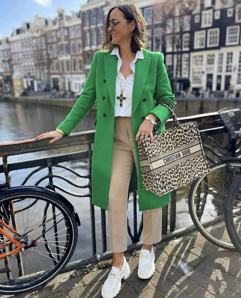 Blazer Verde Outfit, Green Blazer Outfit, Spring Outfits Inspiration, Mantel Outfit, Blazer Verde, Colour Combinations Fashion, Blazer Outfit, Blazer Style, Classy Work Outfits