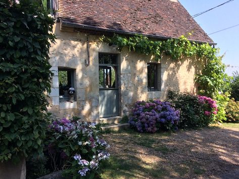 Farmhouse Garden Ideas, French Design Style, Western France, French Country Rug, My French Country Home, Country Cottage Decor, Farmhouse Garden, French Cottage, French Country Cottage