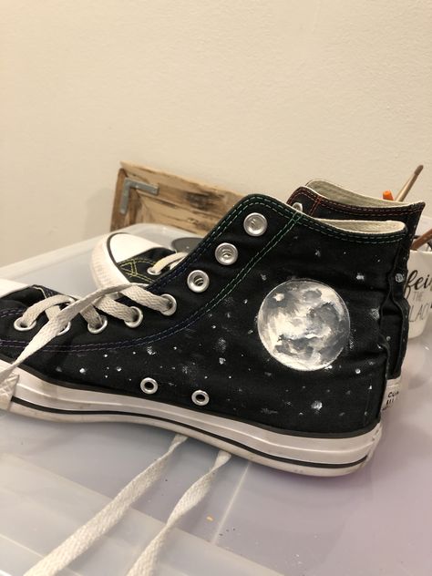 Painted All Star Converse, Painted Converse Black, Painting On Shoes Converse, Painting On Converse High Tops, Converse Cool Design, Sun And Moon Shoes, Custom Converse Paint, Painting Ideas On Converse, Converse Shoes Painting