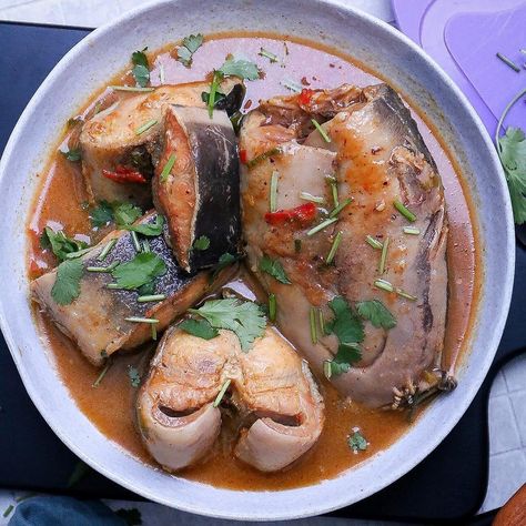 Nigerian Catfish Peppersoup Catfish Pepper Soup, Fish Pepper Soup, Nigeria Food, African Recipes Nigerian Food, Catfish Recipes, White Soup, Nigerian Recipes, Africa Food, African Cooking