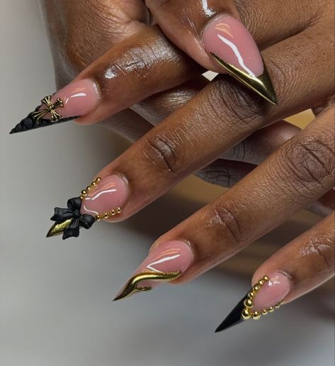 Gold Stiletto Nails, Brown Acrylic Nails, Bday Nails, Wow Nails, Hard Nails, Girly Acrylic, Nails Coffin Short, Colored Acrylic Nails, Stiletto Nails Designs