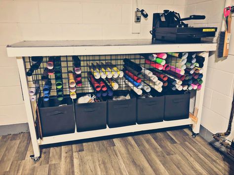 Screen Printing Shop Organization, Craftroom Organizing Ideas On A Budget, Craft Shed Interior Ideas, Craft Supply Storage Ideas, She Shed Craft Room, Office Craft Room Combo, Craft Shack, Diy Pallet Furniture Living Room, Craft Room Organization Diy