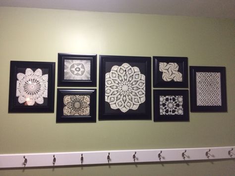 Creative way to display beautiful antique doilies. Framed Doilies, Doilies Diy, Doily Art, Crochet Wall Art, Doilies Crafts, Lace Doilies, Glue Crafts, Crochet Art, Diy Wall Art