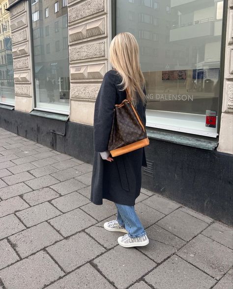 Daily Outfit Inspiration, Paris Outfits, Cold Weather Fashion, Stockholm Fashion, Stockholm Sweden, Fashion Fall, Lv Bag, Fall Winter Outfits, Minimal Fashion