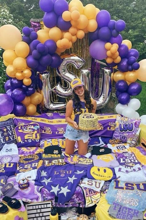 Bed Party College Lsu, College Acceptance Pictures Lsu, Lsu College Bed Party, College Bed Reveal, Lsu Party Ideas, Lsu College Graduation Pictures, Collage Acceptance Pictures, Lsu Graduation Party Ideas, Lsu College Aesthetic