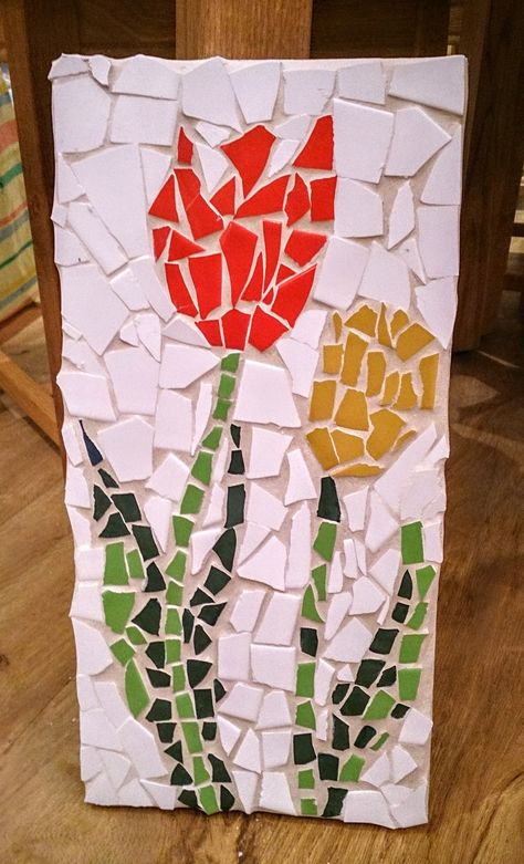 Mosaics With Paper, Tulip Mosaic, Mosaic Drawing, Garden Mosaics, Easy Mosaic, Paper Mosaic, Shell Mosaic, Tulips Art, Mosaic Tile Art