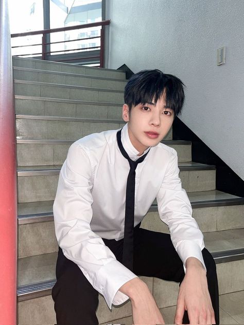 TXT - Taehyun selfies in the stairwell, sitting, up close, looking at camera. (3 of 4). Posted on Tomorrow X Together and TXT Translations Twitter, captioned: moa is the best, inkigayo is the best. May 16, 2022 Taehyun Instagram, Taehyun Pics, Txt Wallpaper, Kang Taehyun, Tomorrow X Together, Love My Boyfriend, You're Awesome, Twitter Update, My Only Love