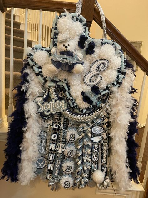 Huge Homecoming Mums, Big Mums Homecoming, Homecoming Mum Ideas Texas, Senior Year Mums Texas, Texas Shaped Homecoming Mums, Texas Hoco Mum, Western Homecoming Mum, Texas Shape Mum, Texas Shaped Mum