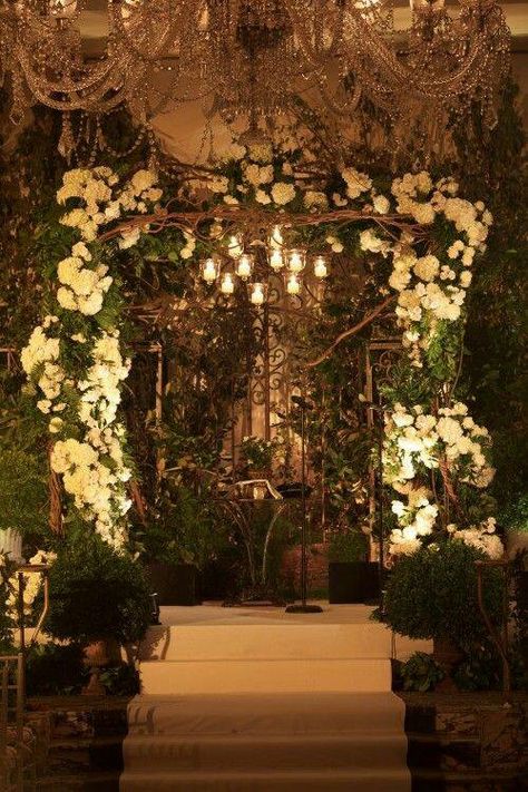 Perfect for a rustic outdoors or fairytale themed wedding g. Just up my alley Garden Wedding Ceremony Arch, Travel Outfit Spring, Kelsey Rose, Indoor Garden Wedding, Secret Garden Parties, Garden Party Theme, Wedding Ceremony Arch, Secret Garden Wedding, Garden Weddings Ceremony