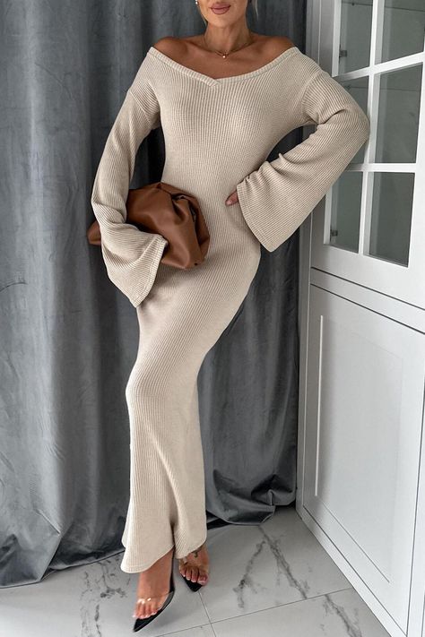 Details: Material: Polyester Style: Elegant Pattern Type: Solid Neckline: V Neck Silhouette: One Step Skirt Sleeve Style: Flare Sleeve Sleeve Length: Long Sleeve Fit Type: Regular Clothing Length: Long Type: Solid Color Size(in) Bust Waist Hips Dresses Length Sleeve Length S 37.8 28 33.9 52.4 19.7 M 39.4 29.5 35.4 52.8 20.1 L 41.7 31.9 37.8 53.1 20.5 XL 44.1 34.3 39.8 53.5 20.9 2XL 46.5 36.6 42.5 53.9 21.3 Tips: Due to the many variations in monitors, the color in the image could look slightly different, please take physical design and color shall prevail. Please allow 0.4"-1" differs due to manual measurement. Sleeved Maxi Dress, Slim Hips, Elegant Maxi Dress, Party Kleidung, Style Upgrade, Hip Dress, Long Sleeve Maxi, Knit Midi Dress, Long Sleeve Shirt Dress