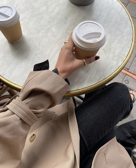 Beige Outfit, Coffee Photos, Classy Aesthetic, Aesthetic Coffee, 짧은 머리, Beige Aesthetic, Brown Aesthetic, Autumn Aesthetic, Coffee Cafe