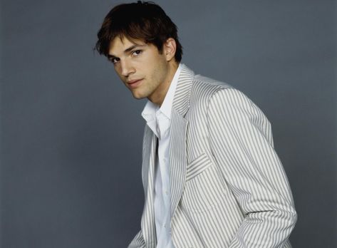 Ashton Kutcher Gentleman Photoshoot #720P #wallpaper #hdwallpaper #desktop Ashton Kutcher Wallpaper, Demi Moore Ashton Kutcher, Michael Kelso, Workout Photoshoot, Ashton Kutcher, Y2k Men, Bridal Photoshoot, Demi Moore, Celebrity Names