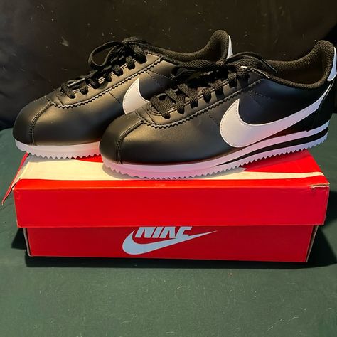 Brand New Still In Box Never Worn Classic Nike Cortez Nike Cortez Vintage, Tenis Nike Cortez, Nike Shoes Cortez, Nike Classic Cortez Leather, Classic Cortez, Nike Classic Cortez, Nike Classic, Nike Cortez, Black Nikes