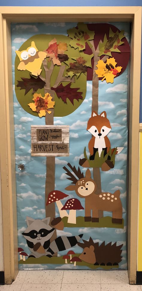 Daycare Forest Theme, Woodland Display Classroom, Kindergarten Forest Theme, Animal Theme Daycare Room, Forest Classroom Door Ideas, Fall Theme Daycare Room, Woodland Theme Door Decoration, Fall Themed Teacher Doors, Woodland Animals Prek Activities