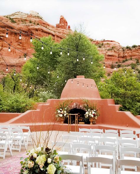 Arizona Wedding Venues, Stunning Wedding Venues, Sedona Wedding, Inexpensive Wedding Venues, Sedona Az, Wedding Sale, Wedding Event Planner, Unique Wedding Invitations, Desert Wedding