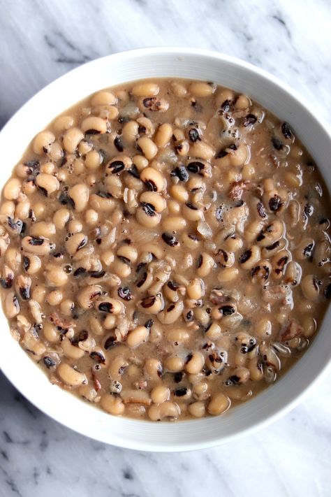 Black-Eyed Peas Recipe | The Hungry Hutch Black Eyed Peas Recipe Bacon, Black Eyed Peas With Bacon, Hopping John, Blackeyed Pea Recipes, Blackeye Peas, Cooking Black Eyed Peas, Dried Peas, Vegetable Casseroles, Blackeyed Peas