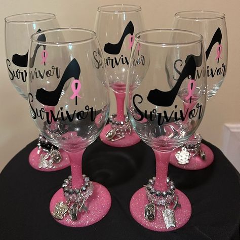 Bling Wine Glasses Rhinestones, Decorated Bottles For 21st, Decorate Wine Glasses, Diy Glitter Glasses, Blinged Bottles, Wine Glass Centerpieces, Diy Rhinestone Crafts, Birthday Wine Glasses, Glassware Crafts