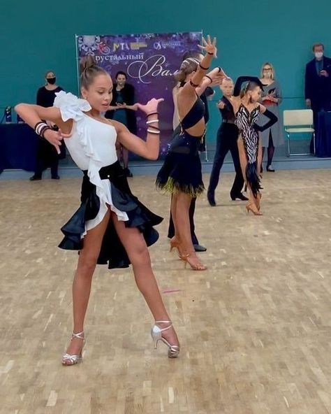 Latin Dance Dresses For Competition, Dance Competition Makeup, Ballroom Dance Costumes, Dance Competition Dress, Ballroom Costumes, Latin Ballroom Dresses, Dance Costumes Ballroom, Ballroom Dance Latin, Tango Dance