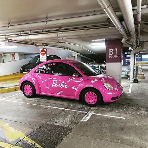 Freedom Outfits, Pink Vehicles, Pink Girly Stuff, Pink Volkswagen, Pink Volkswagen Beetle, Posh Cars, Pink Beetle, Barbie Products, Car Pink