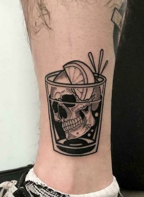 Alcohol Tattoo, Cartoon Tattoos For Men, Cocktail Shaker Tattoo, Cocktail Tattoo, Knee Tattoo, Old School Tattoo Designs, Geniale Tattoos, Skull Tattoos, Blackwork Tattoo