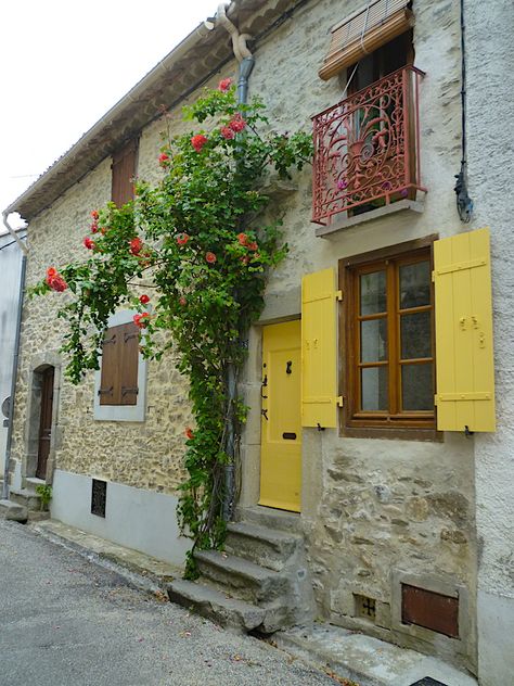 South of France Is for Romance – Taste of France Yellow Shutters, Building Designing, Outdoor Shutters, French Farmhouse Kitchen, Mediterranean Exterior, Paris Interiors, French Living Rooms, Stone Building, Parisian Decor