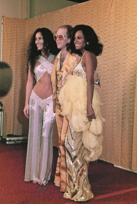 Cher And Elton John, Cher 70s, Cher Costume, Liza Minnelli, Fashion 70s, Vintage Black Glamour, 70’s Fashion, Donna Summer, Bob Mackie