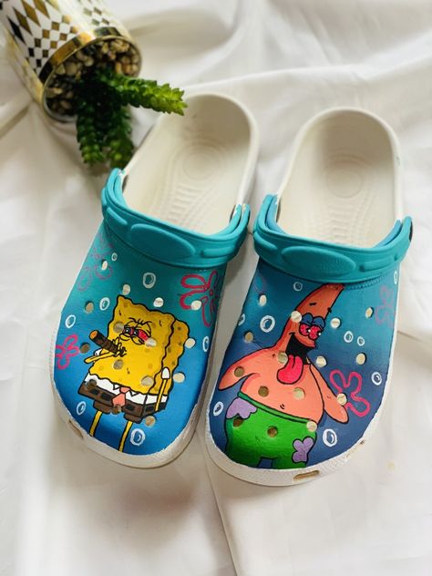 Custom Crocs Paint, Spongebob Painted Shoes, Hand Painted Crocs, Painting On Crocs, Painted Crocs Ideas, Drawing On Crocs, High Spongebob And Patrick, Croc Painting Ideas, Crocs Painting Ideas