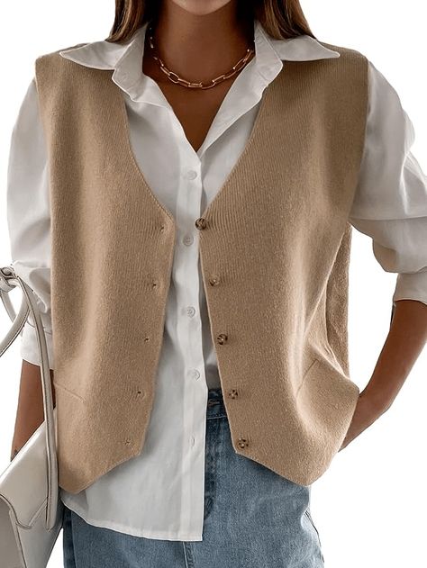 The Best Stylish Vests to Wear This Fall Fashion Blogger 50 is not old amazon vest Vest Outfits For Women, Style Casual Chic, Sleeveless Sweater Vest, Sweater Vest Women, Chic Outfit, Vest Outfits, Sleeveless Sweater, Mode Style, Western Outfits