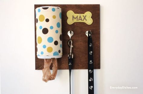 DIY dog leash holder - Everyday Dishes & DIY Leash Holder Diy, Dog Leash Holder Diy, Diy Dog Leash, Wooden Name Plates, Dog Leash Holder, Leash Holder, Entryway Storage, Animal Projects, Diy Dog