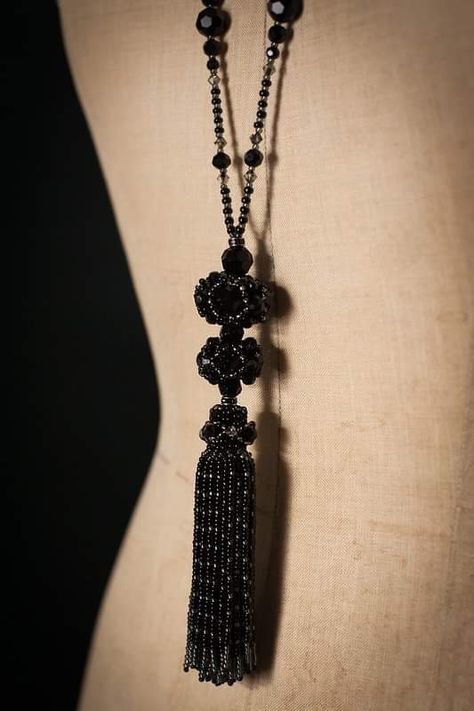 Long Necklace Outfit, Black Long Necklace, Beaded Beads, Handmade Jewel, Beaded Jewellery, Long Necklace, Tassel Necklace, Beaded Jewelry, Tassels