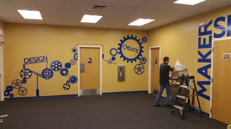 Canterbury School of Florida Gear Wall - Makerspace Makerspace Room Design, Stem School Design, Stem Room Design, Stem Mural, Makerspace Decor, Maker Space Design, School Makerspace, Stem Classroom Decor, Stem Room