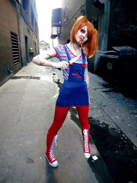 A female Chucky cosplay Chucky Cosplay, Chucky Halloween Costume, Chucky Costume, Chucky Halloween, Lady Deadpool, Creepy Kids, Diy Costumes Women, Diy Kostüm, Holloween Costume