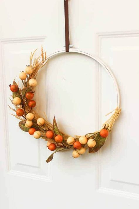 Fall Craft Fair Ideas to Sell - Wonder Forest Fall Craft Fair Ideas, Craft Fair Ideas, Craft Fair Ideas To Sell, Diy Fall Wreaths, Embroidery Hoop Wreath, Fall Craft Fairs, Wondrous Wreath, Fall Monograms, Autumn Embroidery